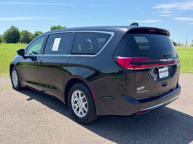 2025 Diamond Black Chrysler Pacifica Select FWD Van