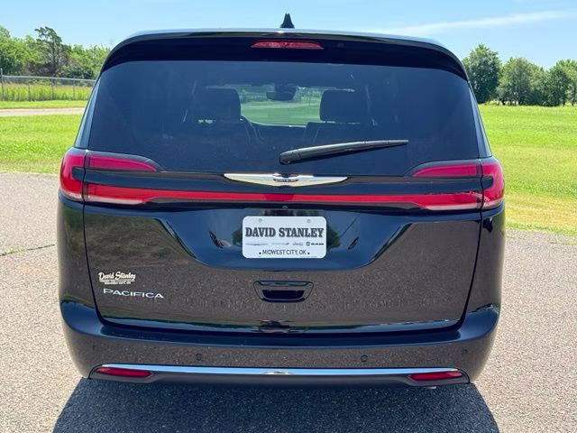 2025 Diamond Black Chrysler Pacifica Select FWD Van