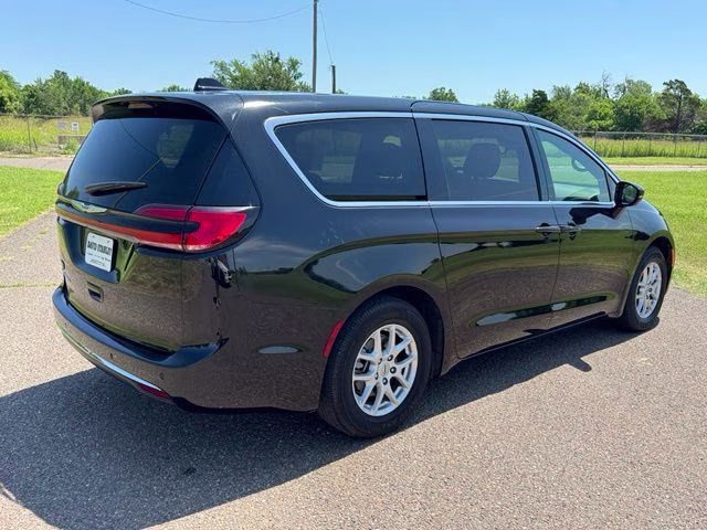 2025 Diamond Black Chrysler Pacifica Select FWD Van