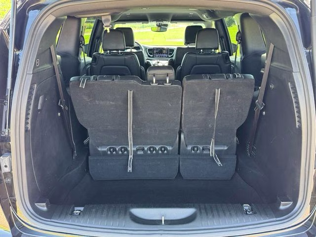 2025 Diamond Black Chrysler Pacifica Select FWD Van
