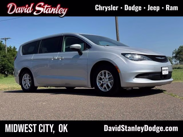 2023 Silver Mist Clearcoat Chrysler Voyager LX FWD Van