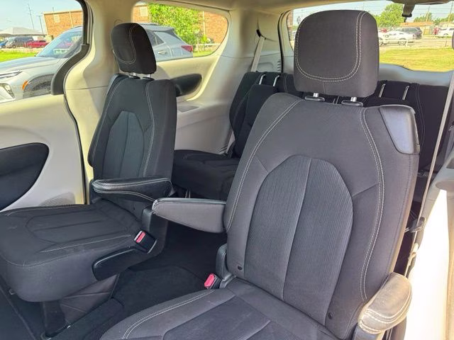 2023 Silver Mist Clearcoat Chrysler Voyager LX FWD Van