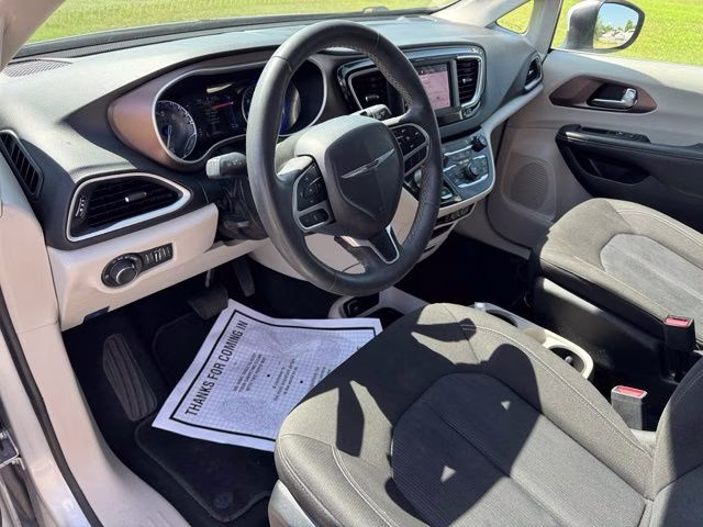 2023 Silver Mist Clearcoat Chrysler Voyager LX FWD Van