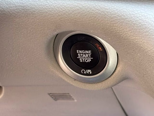 2023 Silver Mist Clearcoat Chrysler Voyager LX FWD Van