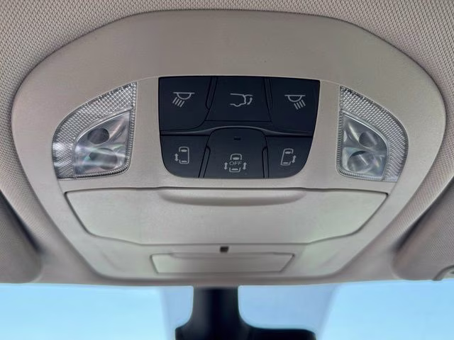 2023 Silver Mist Clearcoat Chrysler Voyager LX FWD Van