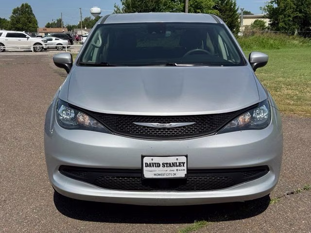2023 Silver Mist Clearcoat Chrysler Voyager LX FWD Van