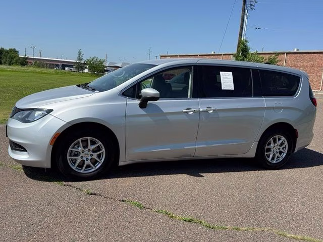 2023 Silver Mist Clearcoat Chrysler Voyager LX FWD Van