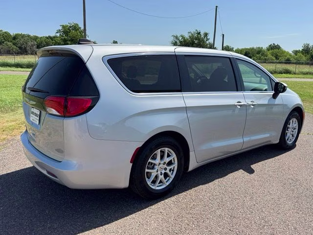 2023 Silver Mist Clearcoat Chrysler Voyager LX FWD Van
