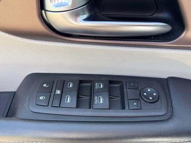 2023 Silver Mist Clearcoat Chrysler Voyager LX FWD Van