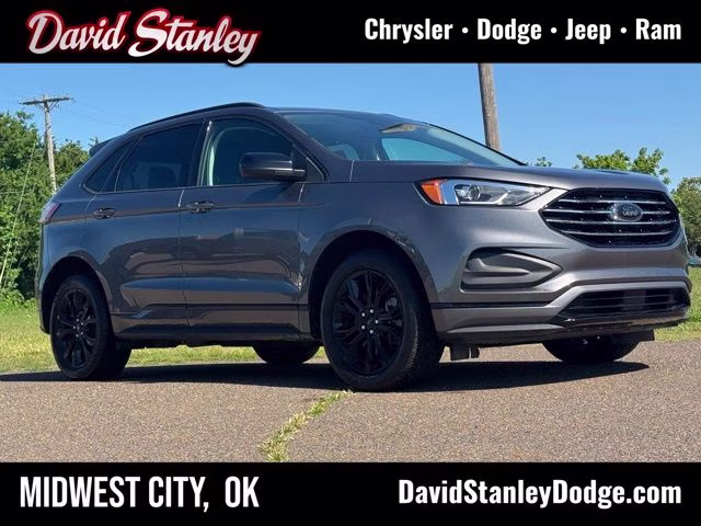 2022 Gray Metallic Ford Edge SE AWD SUV