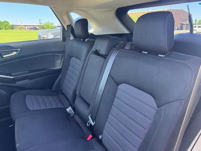 2022 Gray Metallic Ford Edge SE AWD SUV