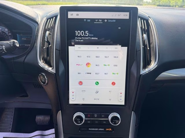 2022 Gray Metallic Ford Edge SE AWD SUV