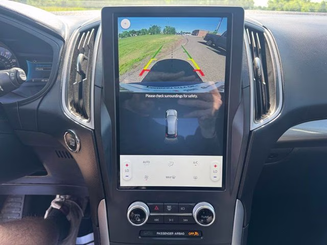2022 Gray Metallic Ford Edge SE AWD SUV