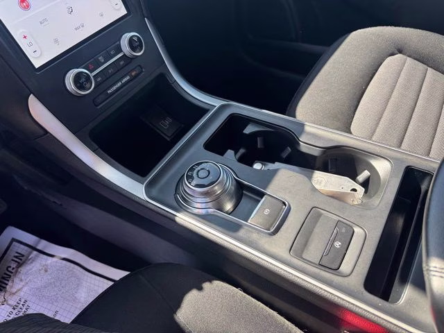 2022 Gray Metallic Ford Edge SE AWD SUV