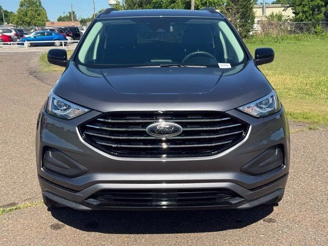 2022 Gray Metallic Ford Edge SE AWD SUV