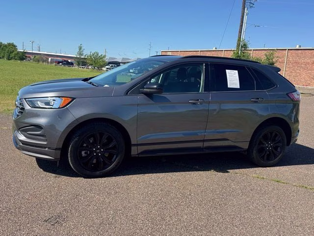 2022 Gray Metallic Ford Edge SE AWD SUV