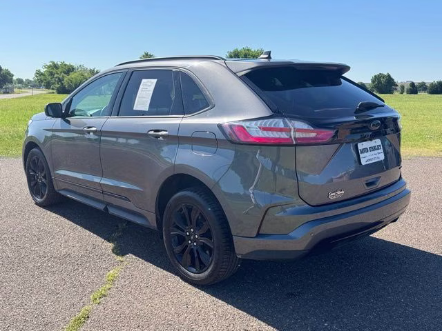 2022 Gray Metallic Ford Edge SE AWD SUV