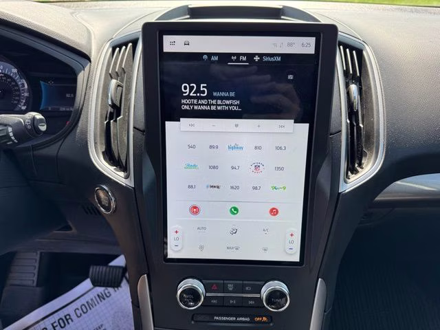 2024 Silver Metallic Ford Edge SE AWD SUV