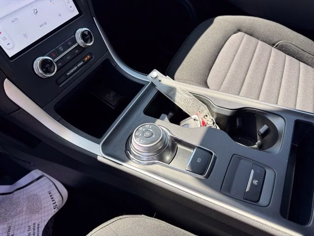 2024 Silver Metallic Ford Edge SE AWD SUV