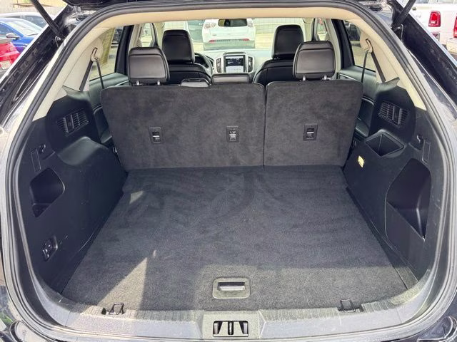 2022 Black Metallic Ford Edge SEL AWD SUV