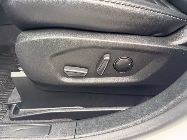 2024 White Metallic Ford Edge SEL AWD SUV