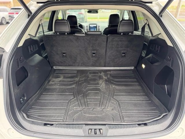 2024 White Metallic Ford Edge SEL AWD SUV