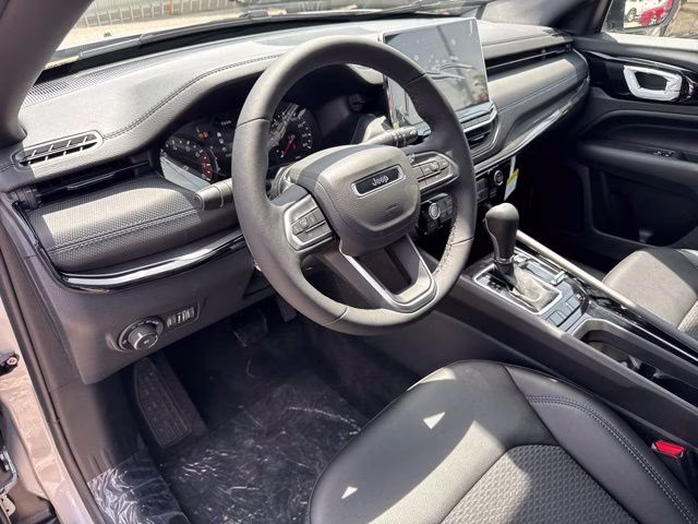 2026 Silver Zynith Metallic Clearcoat Jeep Compass Latitude 4X4 SUV