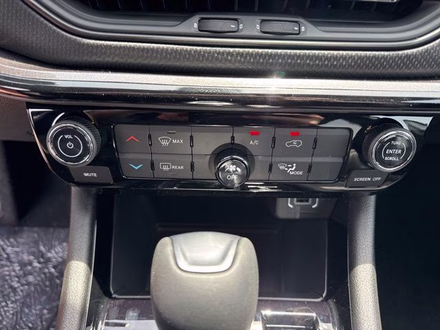 2026 Silver Zynith Metallic Clearcoat Jeep Compass Latitude 4X4 SUV