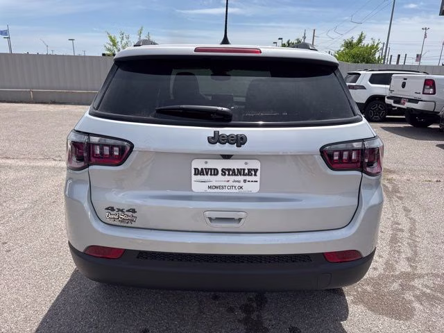 2026 Silver Zynith Metallic Clearcoat Jeep Compass Latitude 4X4 SUV