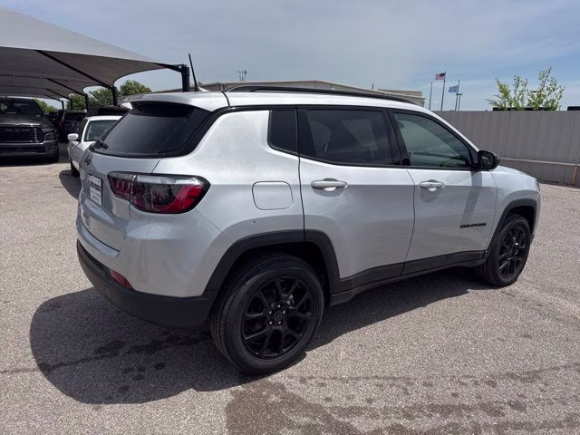 2026 Silver Zynith Metallic Clearcoat Jeep Compass Latitude 4X4 SUV