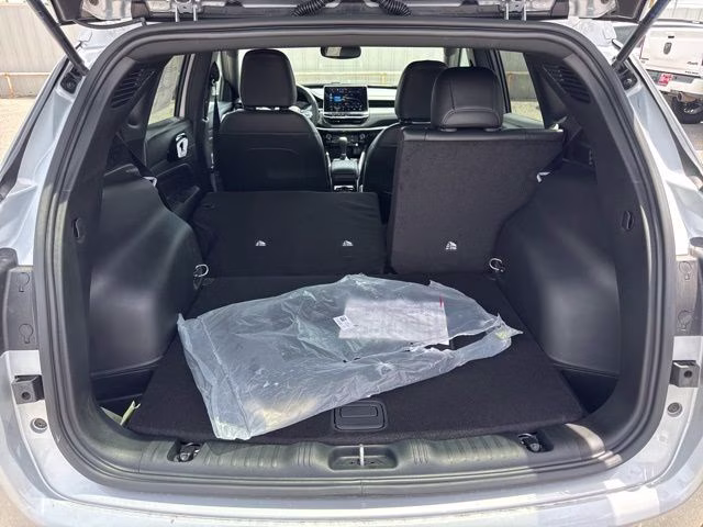 2026 Silver Zynith Metallic Clearcoat Jeep Compass Latitude 4X4 SUV