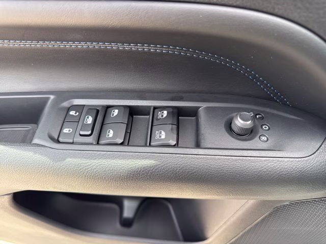 2026 Silver Zynith Metallic Clearcoat Jeep Compass Latitude 4X4 SUV