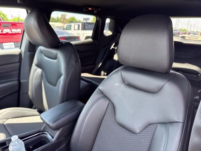 2026 Silver Zynith Metallic Clearcoat Jeep Compass Latitude 4X4 SUV
