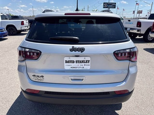2026 Silver Zynith Metallic Clearcoat Jeep Compass Latitude 4X4 SUV