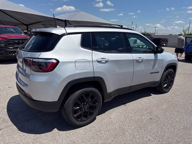 2026 Silver Zynith Metallic Clearcoat Jeep Compass Latitude 4X4 SUV