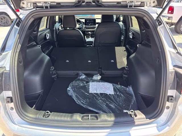 2026 Silver Zynith Metallic Clearcoat Jeep Compass Latitude 4X4 SUV