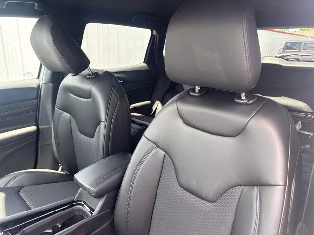 2026 Bright White Clearcoat Jeep Compass Latitude 4X4 SUV