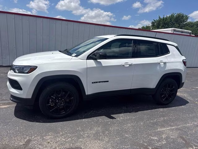 2026 Bright White Clearcoat Jeep Compass Latitude 4X4 SUV