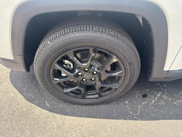 2026 Bright White Clearcoat Jeep Compass Latitude 4X4 SUV
