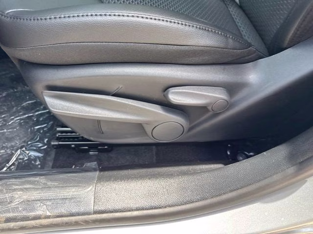 2026 Silver Zynith Metallic Clearcoat Jeep Compass Latitude 4X4 SUV