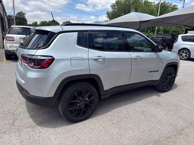 2026 Silver Zynith Metallic Clearcoat Jeep Compass Latitude 4X4 SUV