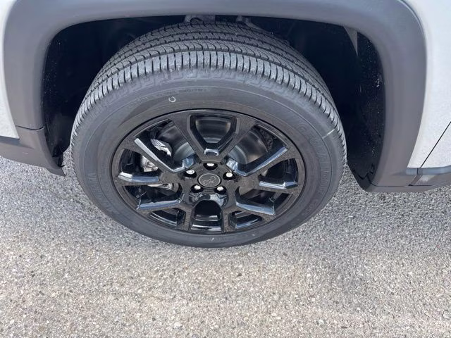 2026 Silver Zynith Metallic Clearcoat Jeep Compass Latitude 4X4 SUV