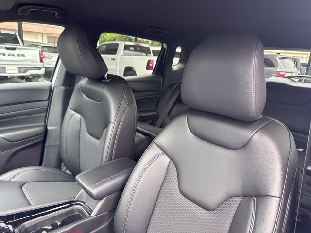 2026 Bright White Clearcoat Jeep Compass Latitude 4X4 SUV