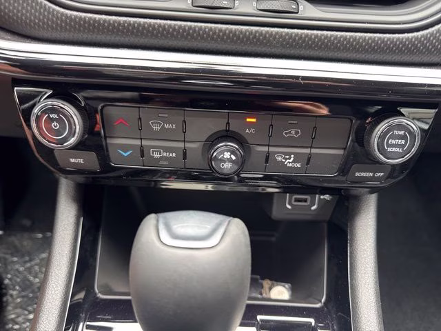 2026 Bright White Clearcoat Jeep Compass Latitude 4X4 SUV
