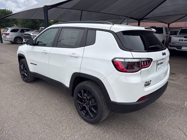 2026 Bright White Clearcoat Jeep Compass Latitude 4X4 SUV