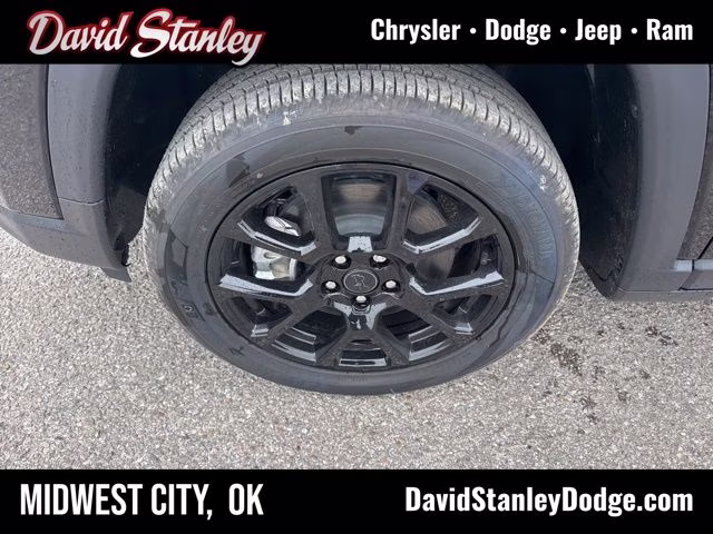 2026 Diamond Black Crystal Pearlcoat Jeep Compass Latitude 4X4 SUV