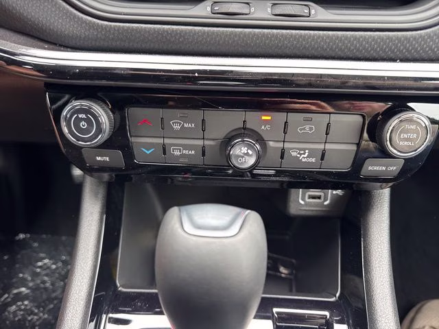 2026 Diamond Black Crystal Pearlcoat Jeep Compass Latitude 4X4 SUV