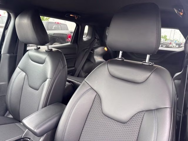 2026 Diamond Black Crystal Pearlcoat Jeep Compass Latitude 4X4 SUV