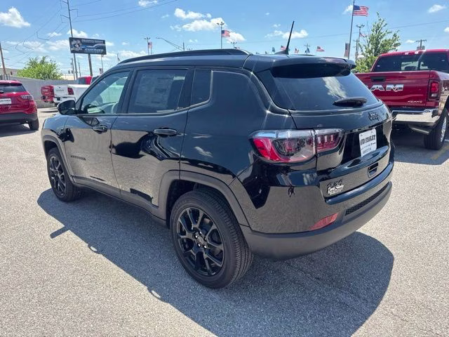 2026 Diamond Black Crystal Pearlcoat Jeep Compass Latitude 4X4 SUV
