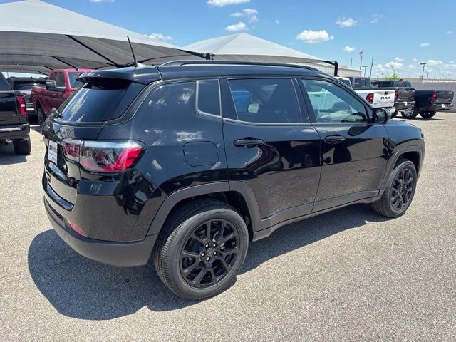 2026 Diamond Black Crystal Pearlcoat Jeep Compass Latitude 4X4 SUV
